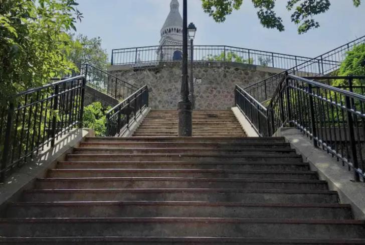 Au Calme A Montmartre 40m2 Parijs