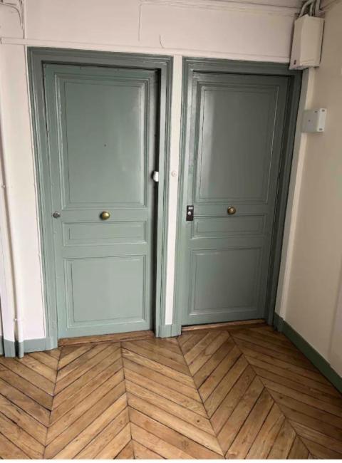 Au Calme A Montmartre 40m2 * Parijs