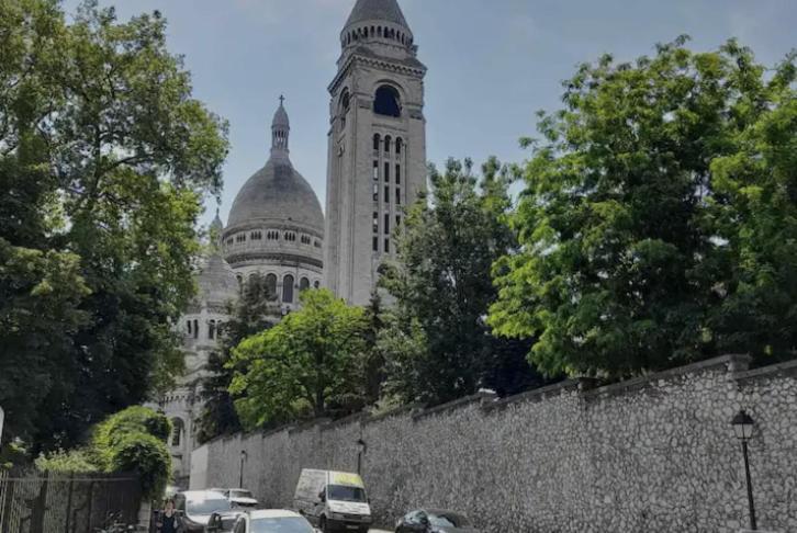 Au Calme A Montmartre 40m2 Parijs